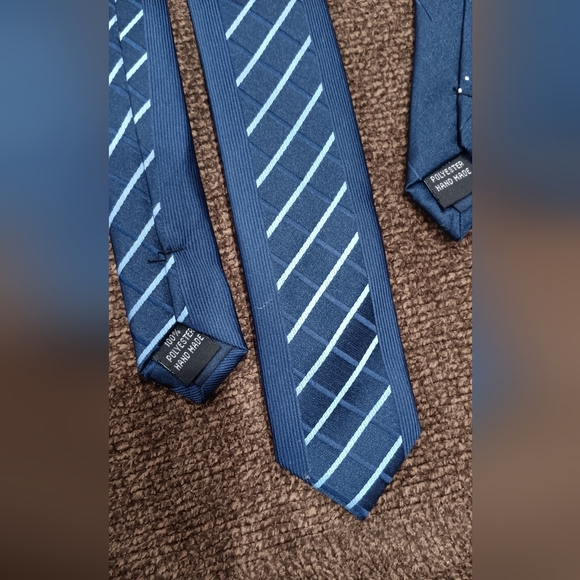 Modern Slim Necktie Set of 2 Blue Designer Men Ties EUC - Picture 4 of 7